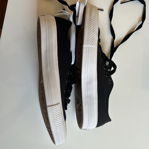 NEW Chuck 2 converse - Picture 5 of 8